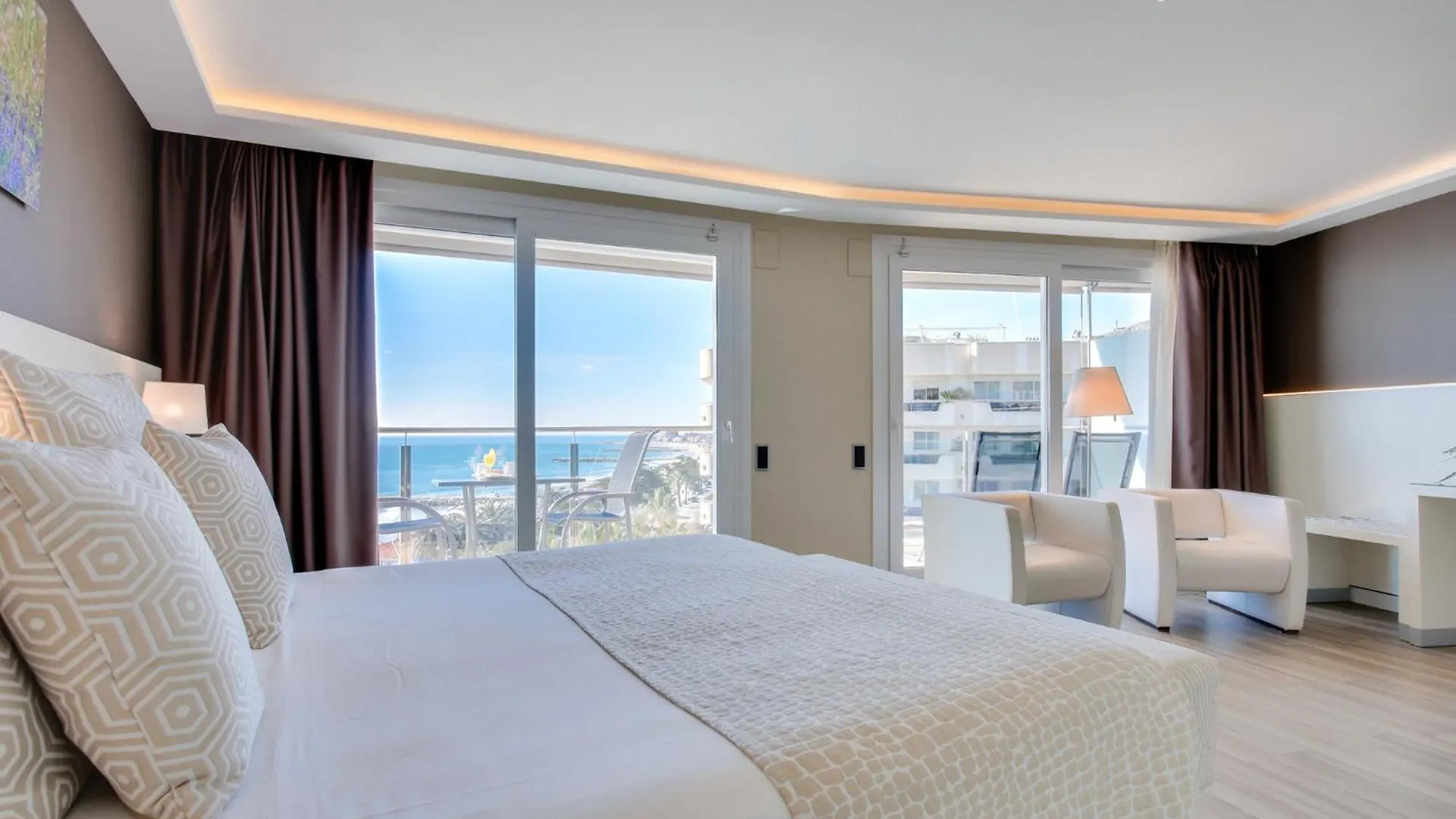 Hotel Calipolis Sitges 4*,